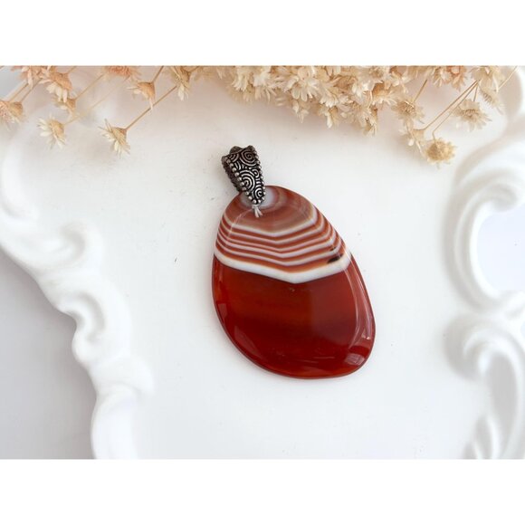 Golden Banded Agate Crystal Oval Shaped Large Silver Toned Vintage Pendant - Picture 3 of 12